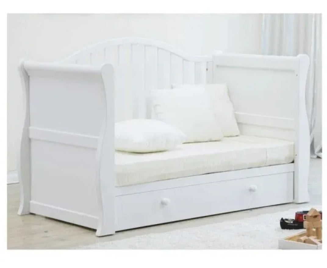 Oslo sleigh cot